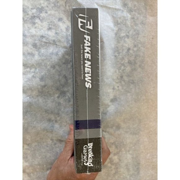 FAKE NEWS BOARD GAME 4-8 players - Just the New You want to Hear - NEW, SEALED - Picture 4 of 5